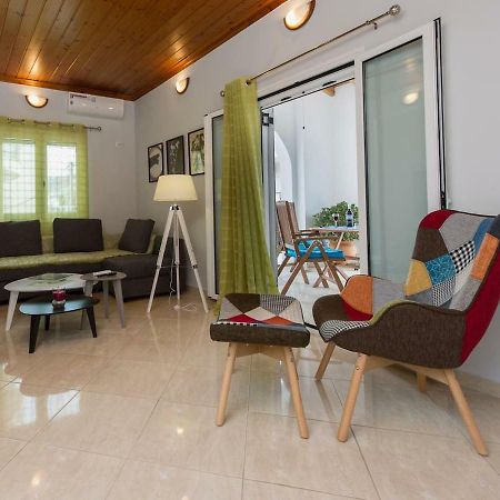Thano'S Stylish Flat Just 150M To The Beach Farai Exterior photo